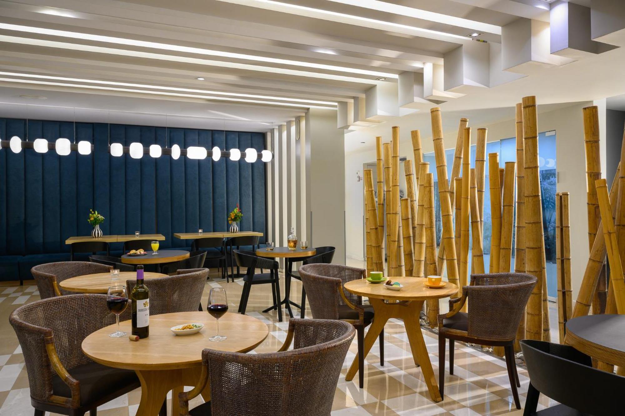 Sadot Hotel Ben Gurion Airport - An Atlas Boutique Hotel Beer Yaakov Exteriör bild